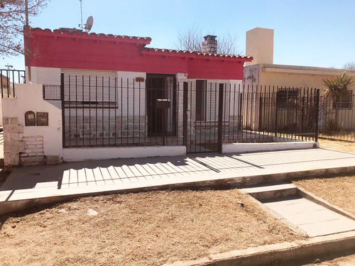 Casa En Venta De 2 Habitaciones En Cosquín