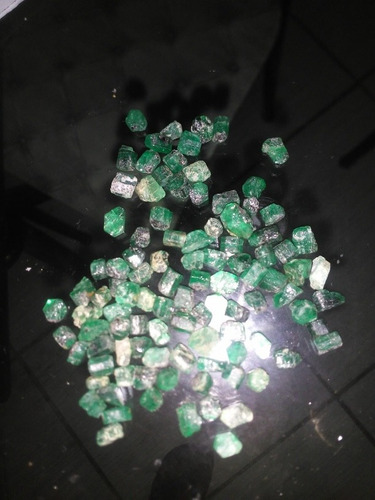 Imagem 4 de 4 de Temos Aqui Um Lote De Predras Esmeraldas Natural Brutas Cada
