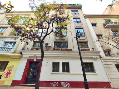 Emblematico Edificio En Calle Quito, Santiago Centro