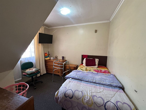 Casa En Venta De 7 Dorm. 3 Baños En Peñalolén