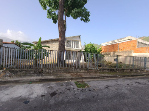 Terreno Con Casa En Barrio Sucre Las Delicias - Jb