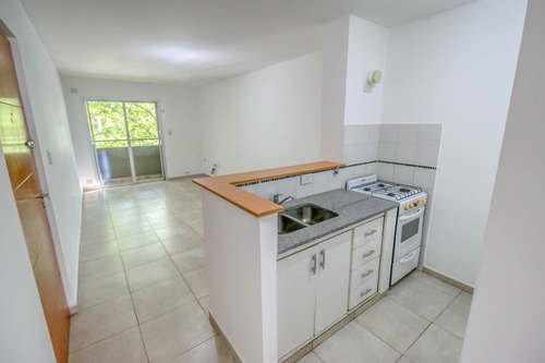 Departamento Un Dormitorio Con Cochera,oportunidad