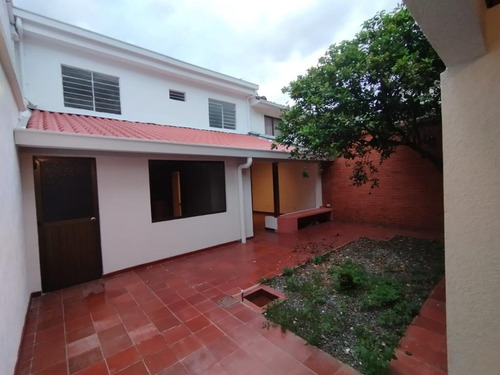 Casa En Arriendo En Pampalinda. Cod A10821