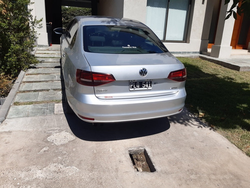 Imagen 3 de 6 de Volkswagen Vento 2.5 Luxury 170cv Tiptronic 2016