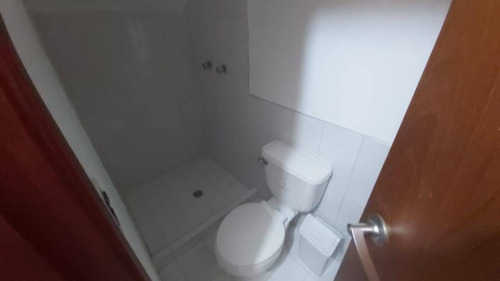 Imagen 8 de 9 de Townhouse En Venta En Altos De Guataparo Liseth Varela C140530 Tlf-0414-4183728