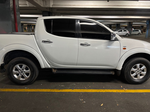 Mitsubishi L200 3.2 Cab Doble 4wd Cr 165cv Mt