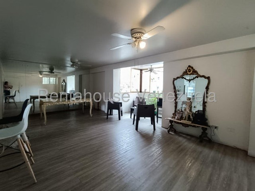 Amplio Apartamento En Venta Urb San Isidro, Maracay 25-13106 Hc