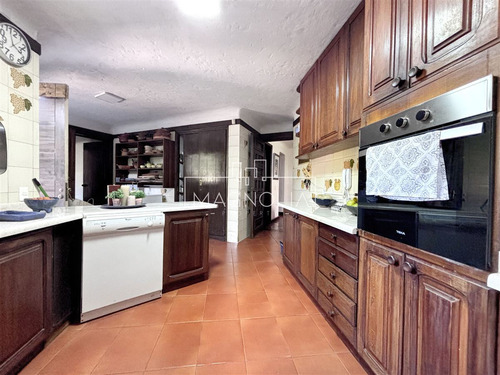 Casa En Arriendo De 6d/4b En Las Condes