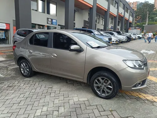 Renault Logan 1.6 Privilege / Intens