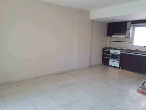 Imagen 3 de 14 de Venta Departamento Semipiso 2 Amb C/ Balcon V. Pueyrredon