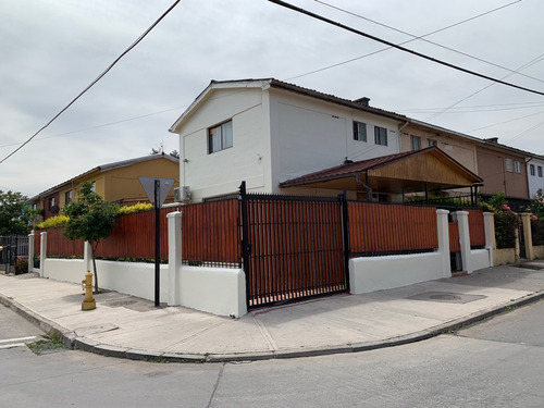 Espaciosa Casa En Venta De 4 Dormitorios