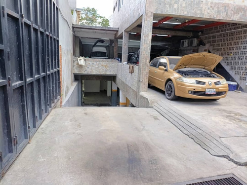 Se Alquila Edificio Comercial De 660 M2 En Santa Eduvigis