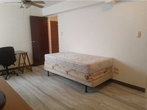Se Alquila Apto 136m2 3h/3b/1e+ 1c, Urb. Santa Fe Sur Baruta