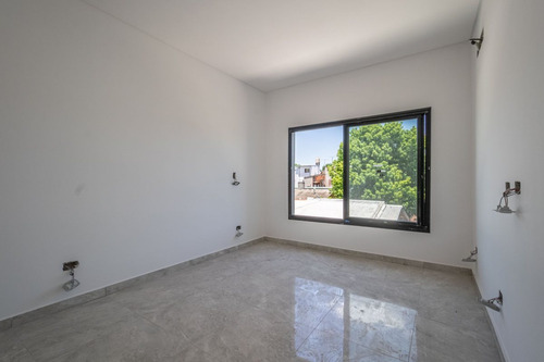 Venta Duplex 2 Amb Con Terraza Y Cochera. Financia