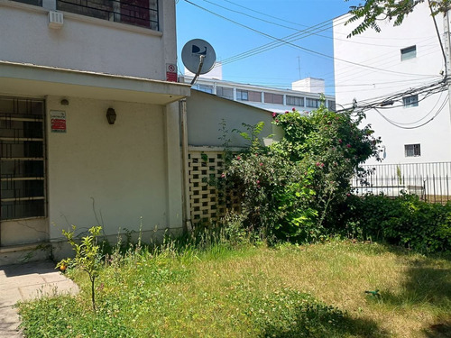 Casa En Venta De 4 Dorm. En Las Condes