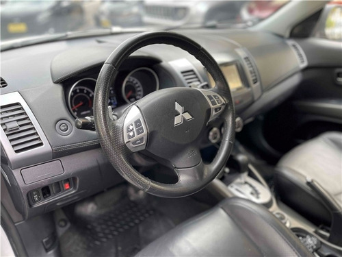 Imagem 6 de 14 de Mitsubishi Outlander 3.0 Gt 4x4 V6 24v Gasolina 4p Automátic
