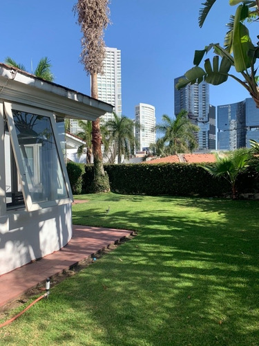 Venta Hermosa Residencia En San Gonzalo, Zapopan, Jalisco En San Gonzalo