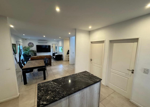 Casa Chalet En Venta En Santa Lucia, Pilar Del Este, Pilar