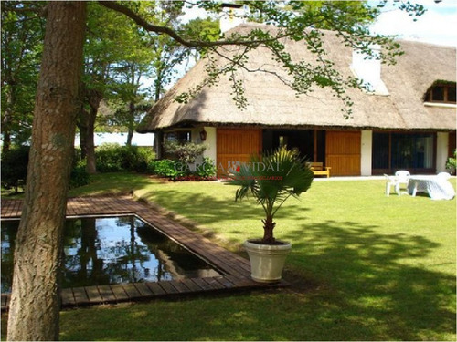Casa En Venta Y Alquiler Zona Golf, Punta Del Este, 4 Dormitorios- Ref: 2824