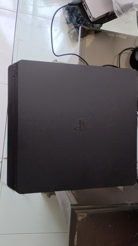 Ps4 1tb Usada Con 2 Controles Y 1 Cable De Carga 