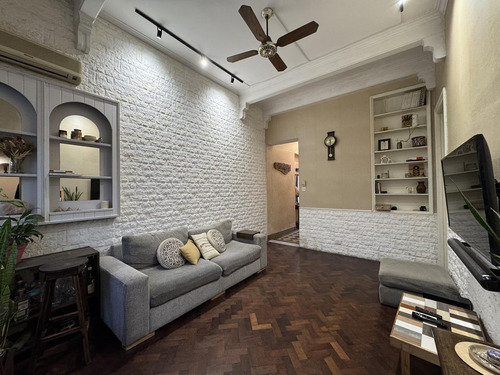 Casa De Pasillo Unica A La Venta 2 Dormitorios Con Patio Y Terraza En El Centro