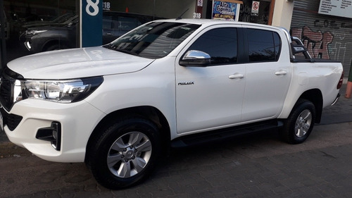 Imagen 1 de 14 de Toyota Hilux 2.8 Cd Srv 177cv 4x2 2020