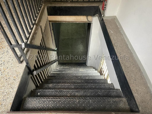 Imagen 17 de 19 de Claudia Lopez Vende Edificio En Catia Mls #22-23270