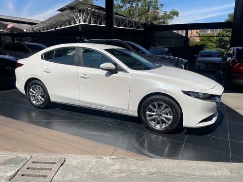 Mazda 3 Híbrido Touring 2.0 Modelo 2025