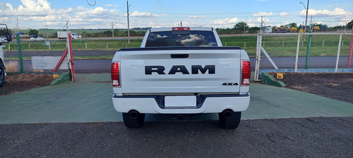 RAM Ram Classic 5.7 Laramie Night Edition Cab. Dupla 4X4 Aut. 4P