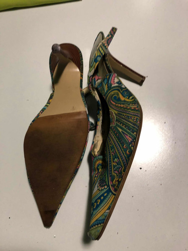 Zapatos Stillettos Sin Talón Con Tira. Estampado Tela. Nine