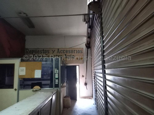 Monicam 23-1751 Edificio Comercial Con Destacada Ubicacion De Facil Acceso A La Autopista Y Alto Trafico, Para Desarrollar El Proyecto Que Desees, Amplio, Con Potencial