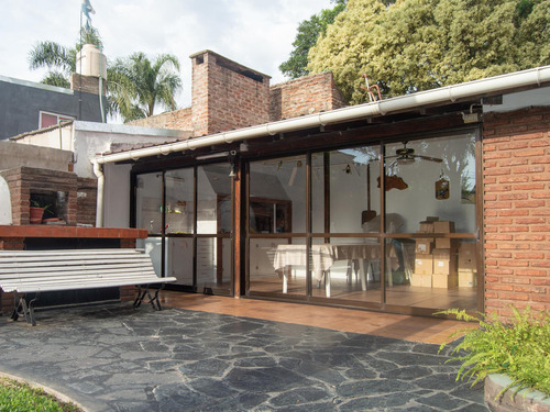 Espectacular Casa De 4 Ambientes Con Amplio Fondo Parque