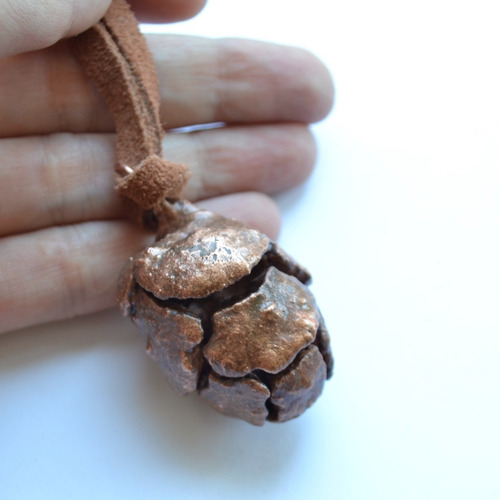 Imagen 6 de 7 de Collar De Piña Natural En Cobre, Tiento De Cuero, Pino, Cod1