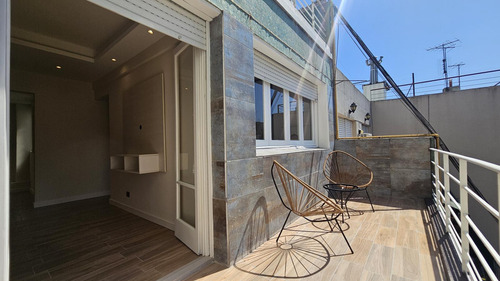 Venta - Departamento Dos Ambientes Reciclado A La Calle Con Balcón Terraza - Santa Fe 2061
