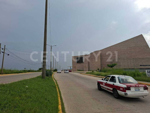 Terreno En Venta, En Av. Abraham Zabludovsky Col. Transportistas Coatzacoalcos