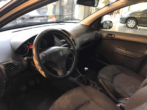 Peugeot 207 1.4 Sedan Xs 2010 Permuto / Financio !!