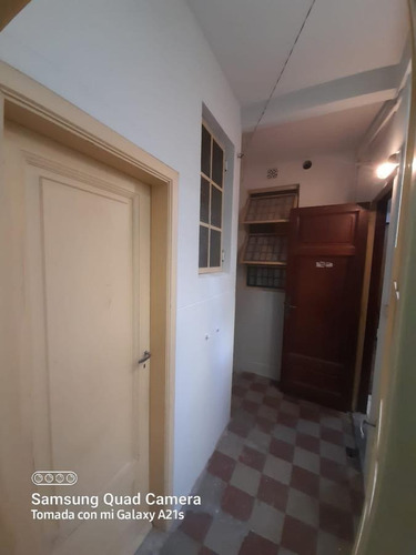 Imagen 4 de 14 de Jujuy Esq Hipòlito Irigoyen: Edificio Francés De Categoría. Todo Externo, Apto Profesional O Vivienda