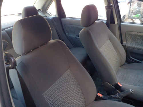 Imagen 10 de 10 de Ford Fiesta Max 1.6 Ambient 2006