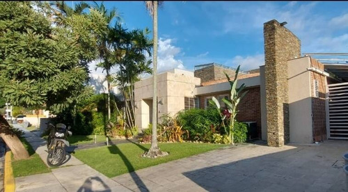 227533 Venta Casa En Villas Laguna Club, Guataparo, Valencia, 1500m² Solo Clientes