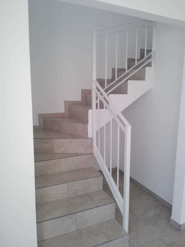 Casa De 2 Plantas Ideal Para Crédito Infonavit