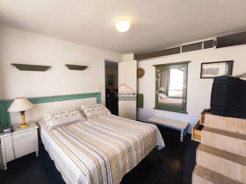 Apartamento En Península * 1 Y Medio Dormitorios Venta- Ref: 2823