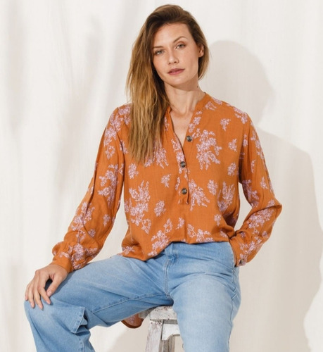 Blusa Larga Estampada Con Botones