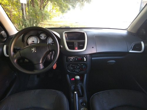 Imagem 2 de 8 de Peugeot 207 Passion 2011 1.4 Xr Flex 4p