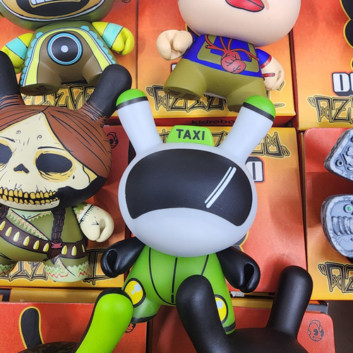 Kidrobot Dunny Azteca Series 2 Vocho Taxi