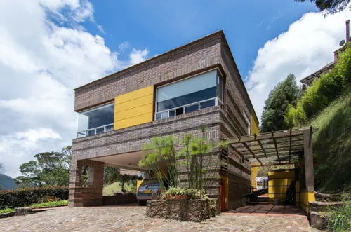 Casa En Venta En Loma Del Escobero. Cod V1148