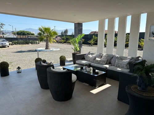 Hermosa Parcela Con 2 Casas En Venta De 5d 3b En Quillota