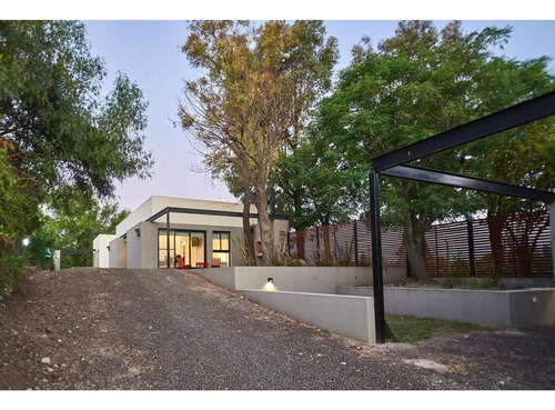 Imagen 15 de 22 de Conjunto De 4 Departamentos De Un Dormitorio, Local Comercial Y Pileta