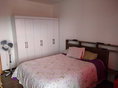 Sobrado Com 5 Cômodos E Garagem