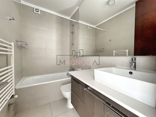 Casa En Venta De 6 Dorm. En Lo Barnechea