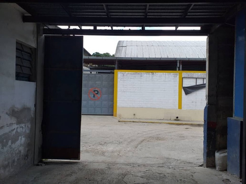 En Venta Galpón 1711m2 El Tambor, Los Teques. Daniela J